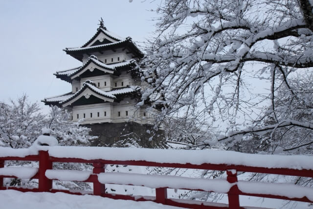 弘前城の雪景色